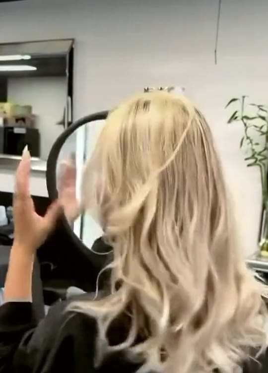 Blonde color with soft movement